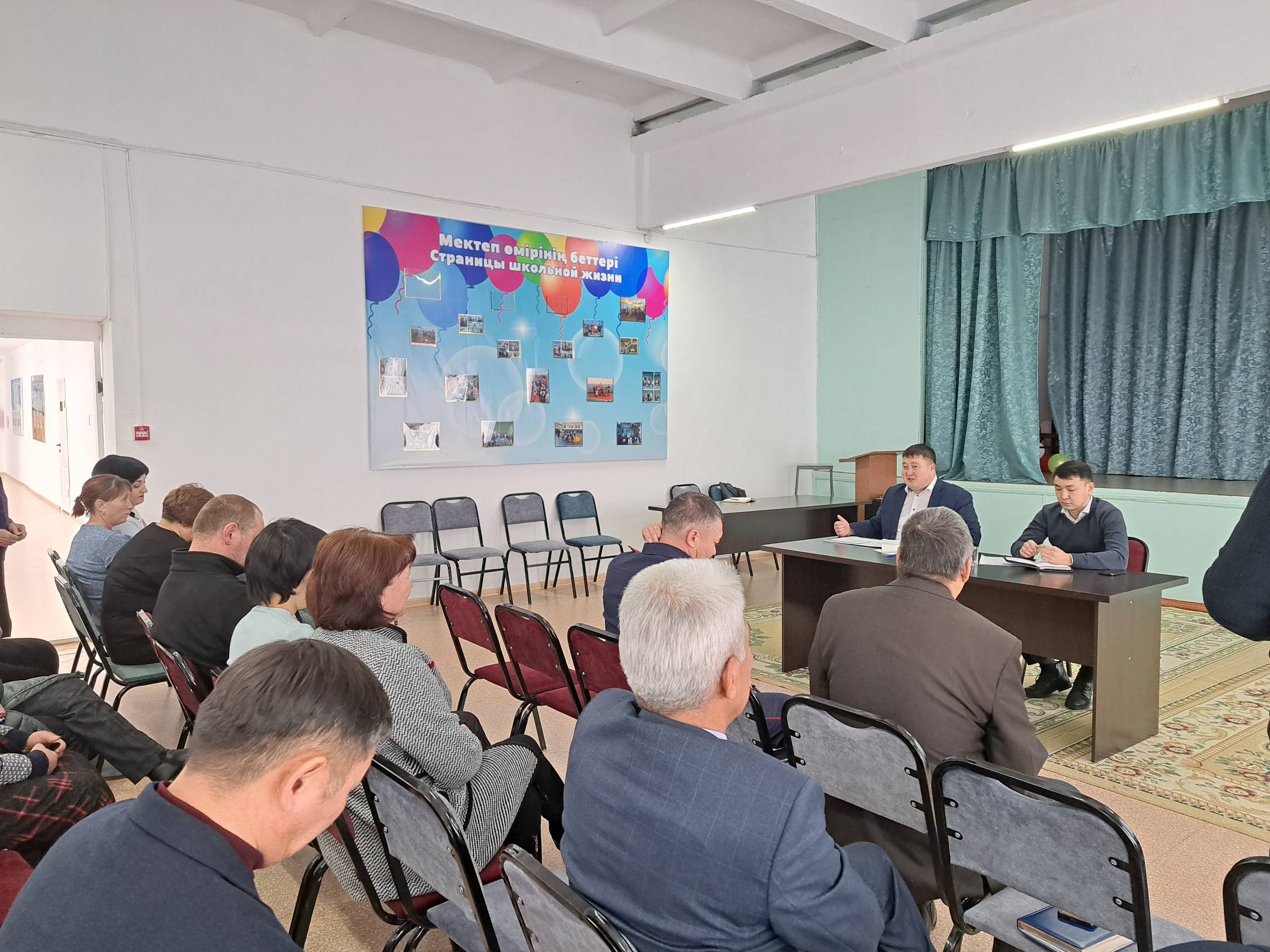 Аким района Ерлан Жаров провел встречи с населением в Куртайском и Акжанском сельских округах 23.11.2023г.
