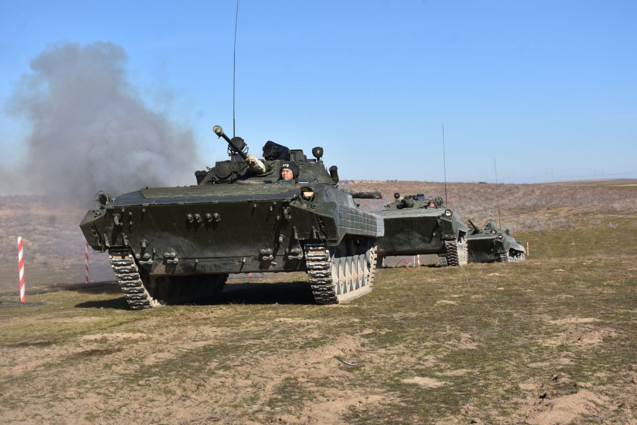 Курсанты военного института совершили стокилометровый  марш на боевой технике