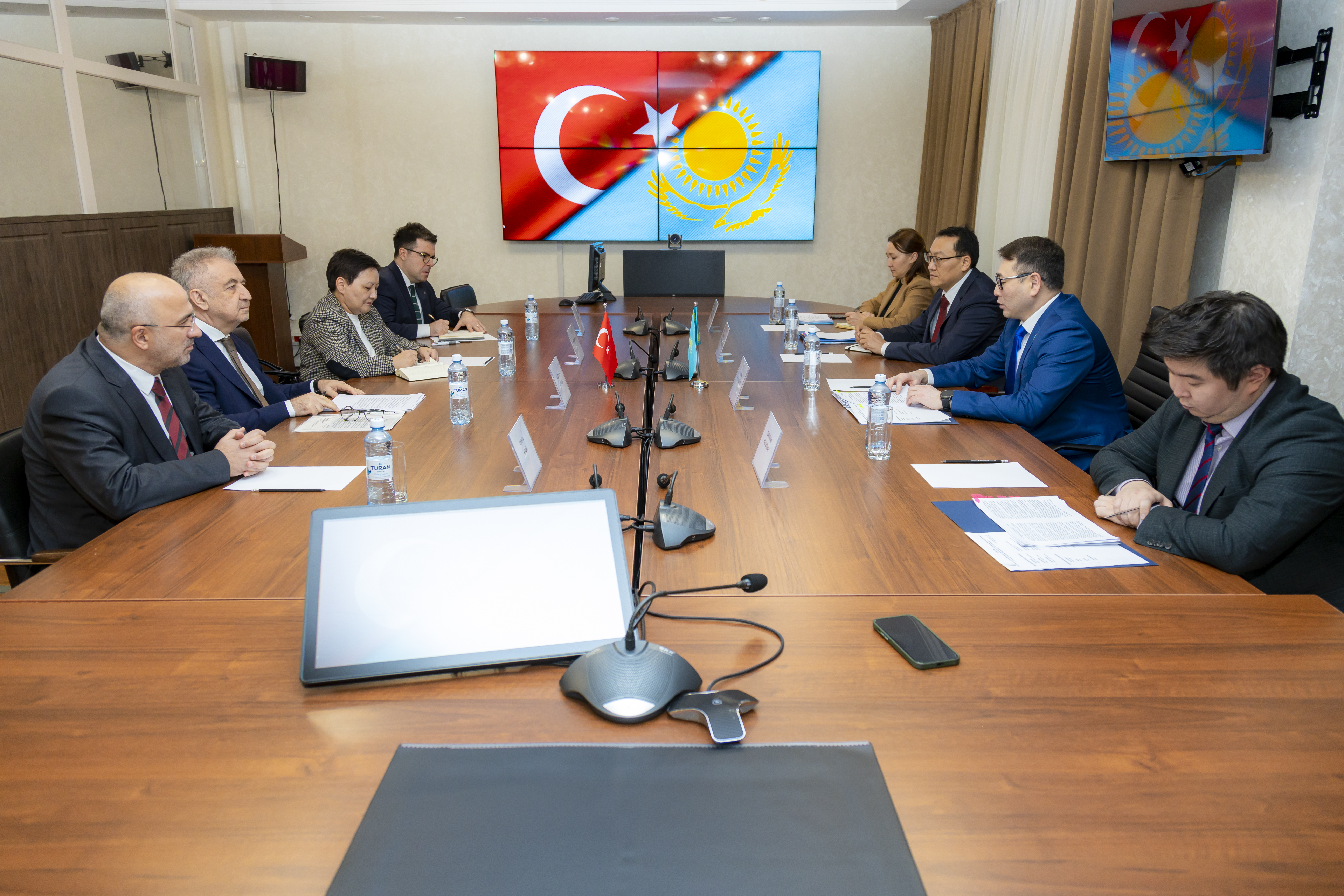 Arman Shakkaliev held a meeting with Turkish Ambassador Mustafa Kapujiu