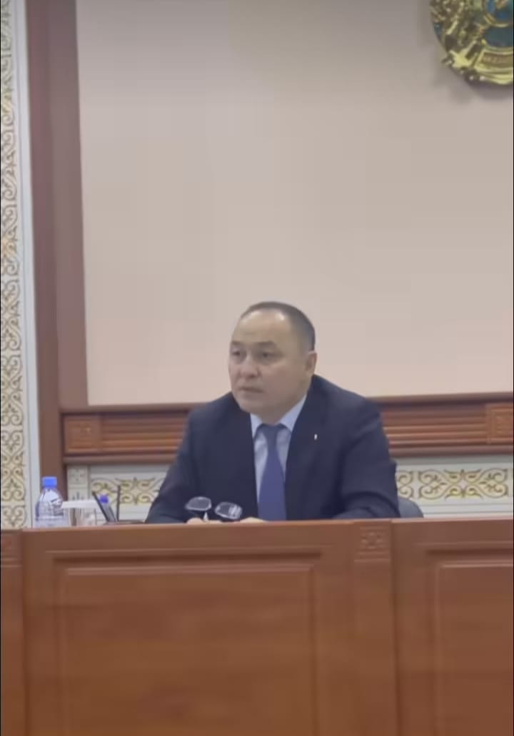 Аким города провел аппаратное совещание с участием акимов сельских округов и руководителей государственных учреждений