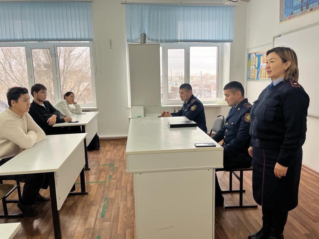 Атырауские полицейские встретились со школьниками