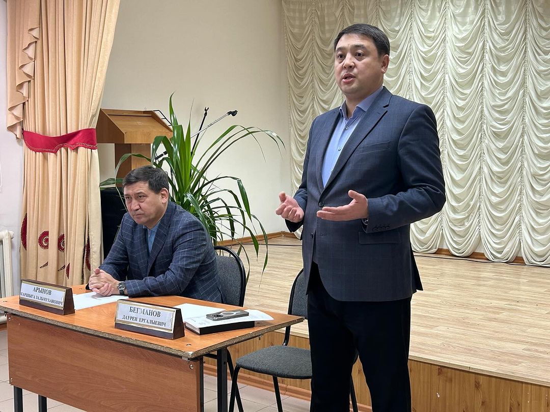 Вопрос закрытия отделения АО “Казпочта” в селах Приреченское и Ауельбек обсудили на сходе граждан
