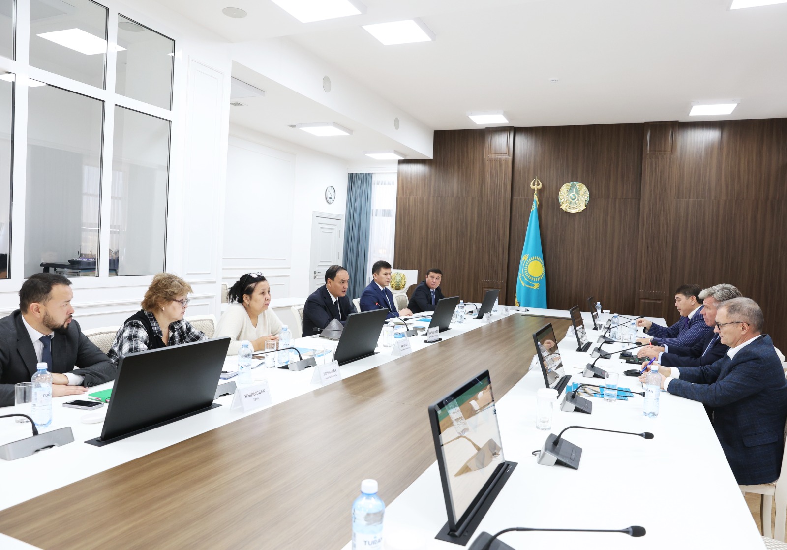 Ербол Карашукеев провел встречу с представителями ТОО «United Concrete Canvas»