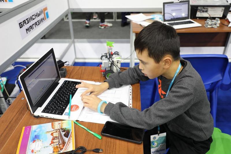 Более 300 команд из пяти стран участвуют в Международном фестивале робототехники в Караганде