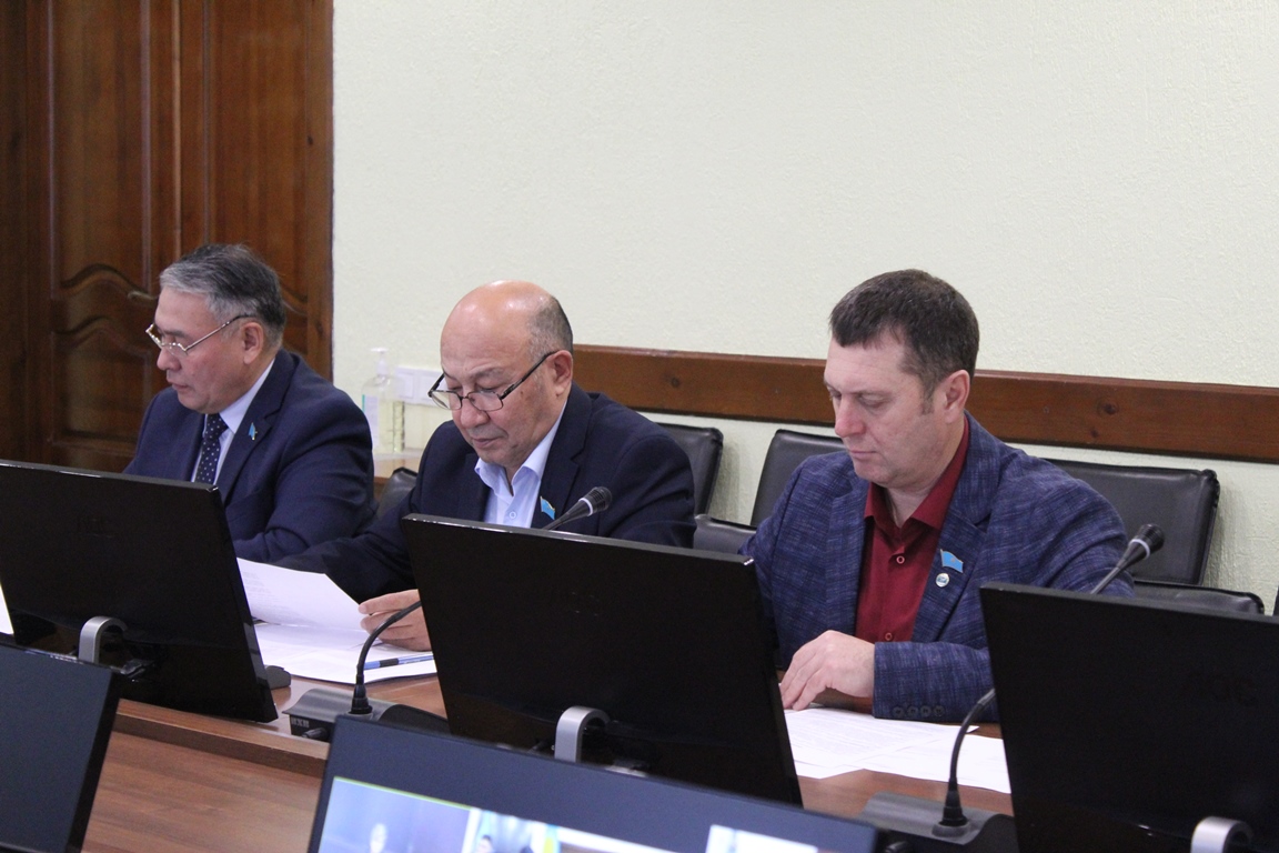 Сегодня состоялась шестая сессия Павлодарского областного маслихата, в режиме ВКС в работе сессии принял участие  председатель городского маслихата Нияз Макраев