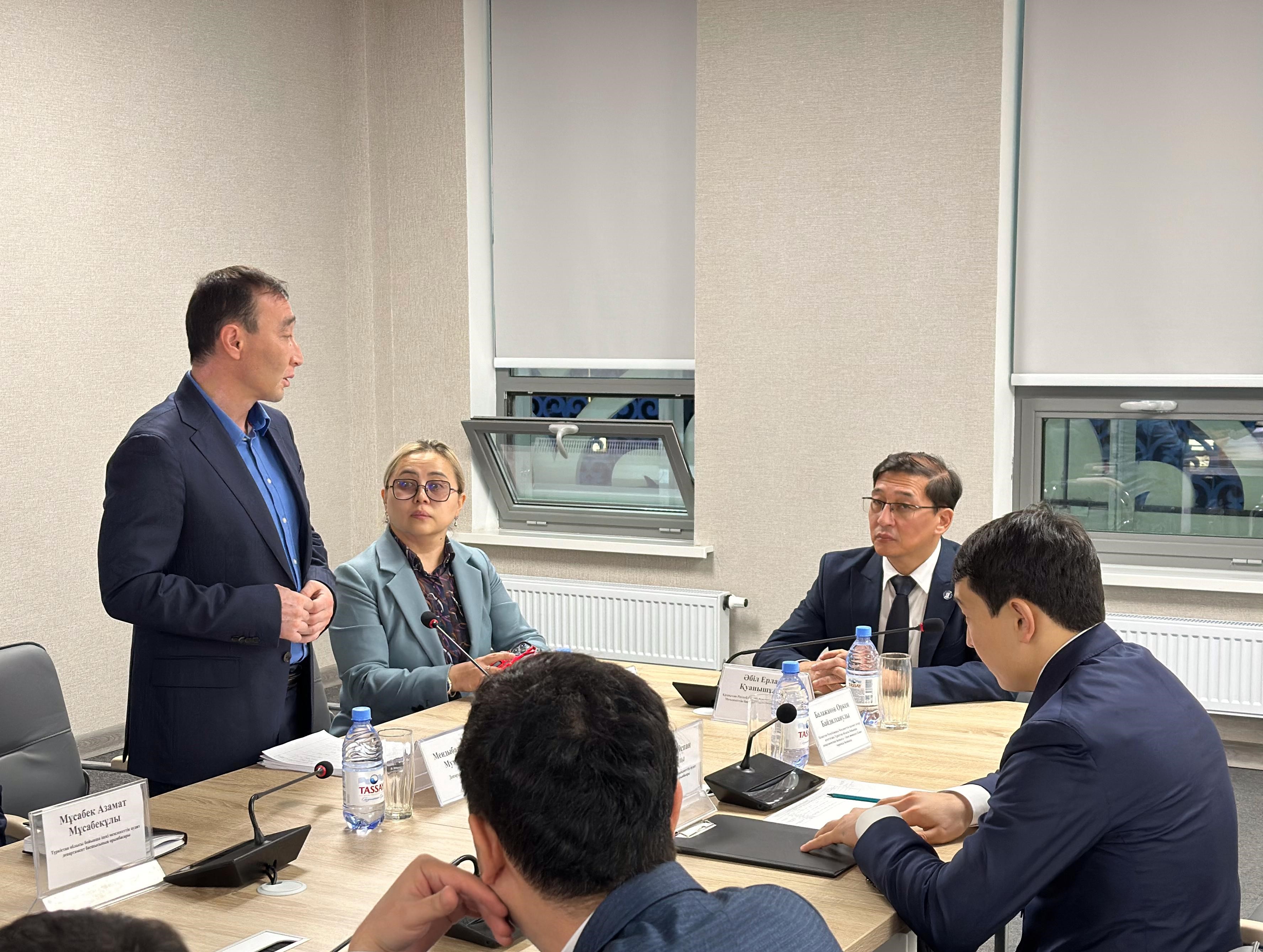 Встреча ректора Академии государственного управления при Президенте Республики Казахстан Абиля Ерлана Куанышевича с сотрудниками Департамента внутреннего государственного аудита по Туркестанской области