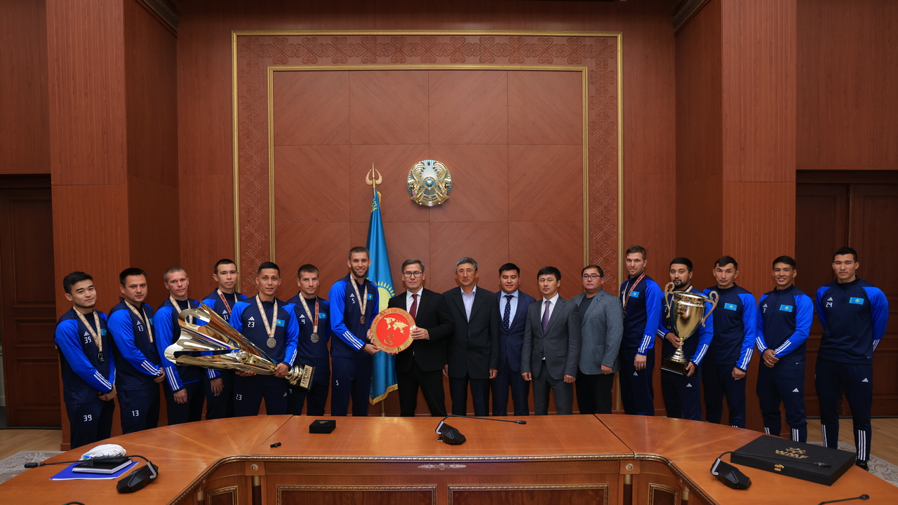 Серебряных призёров чемпионата мира по мини-футболу чествовали в Карагандинской области