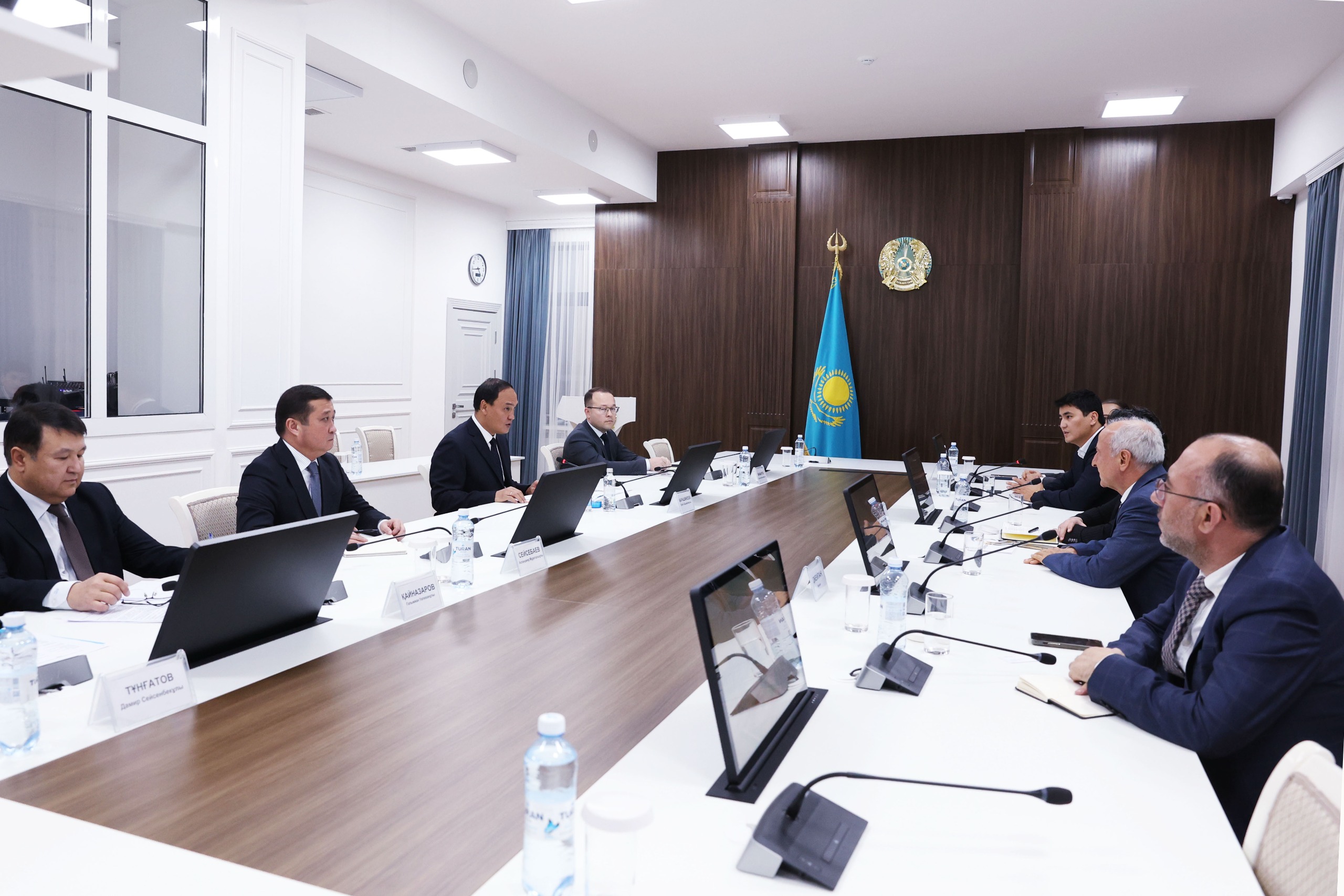 Е. Карашукеев провел встречу с руководством компании Koyuncu Group