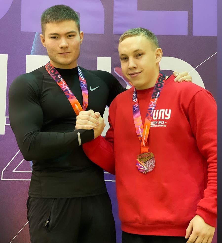 Силачи из Шахтинска завоевали золотые медали на чемпионате мира по стритлифтингу