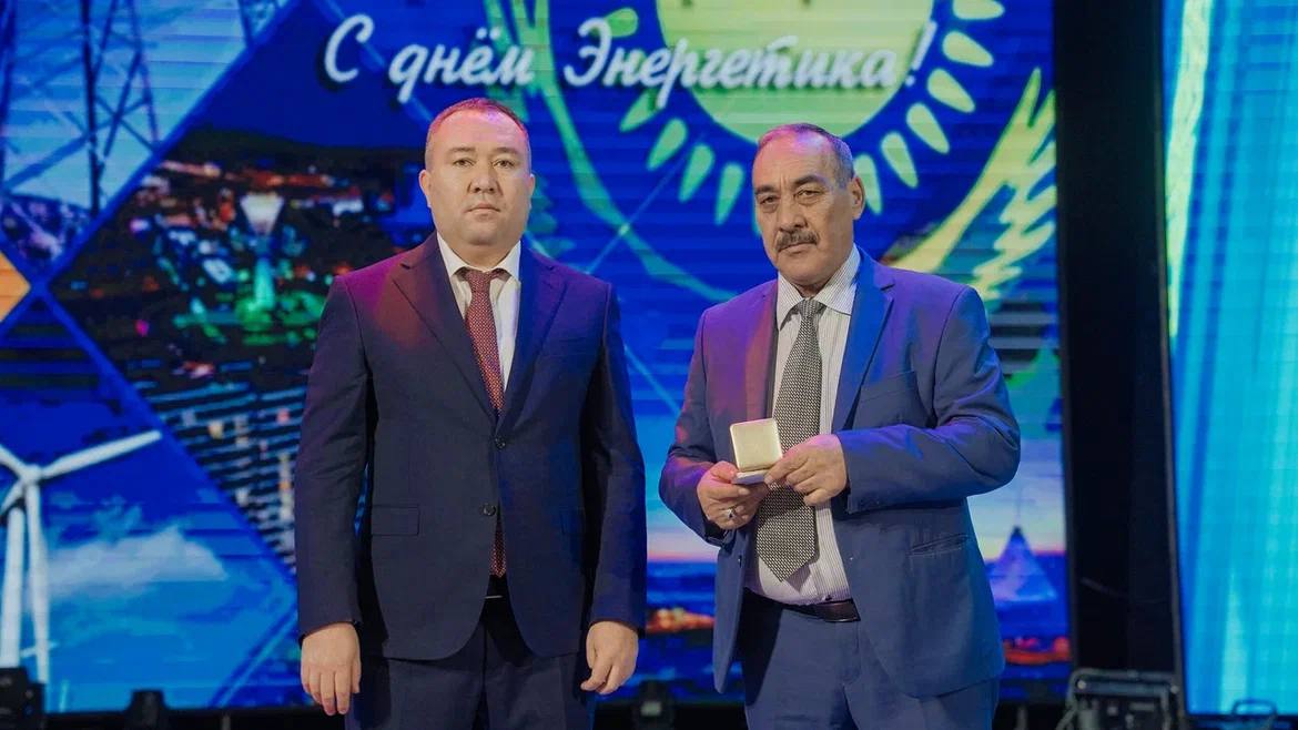 ЧЕСТВОВАНИЕ ЛУЧШИХ РАБОТНИКОВ ЭЛЕКТРОЭНЕРГЕТИКИ