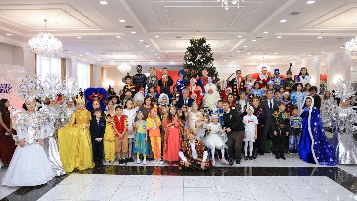 Чудеса и сюрпризы: 200 детей из Карагандинской области веселились на Президентской ёлке