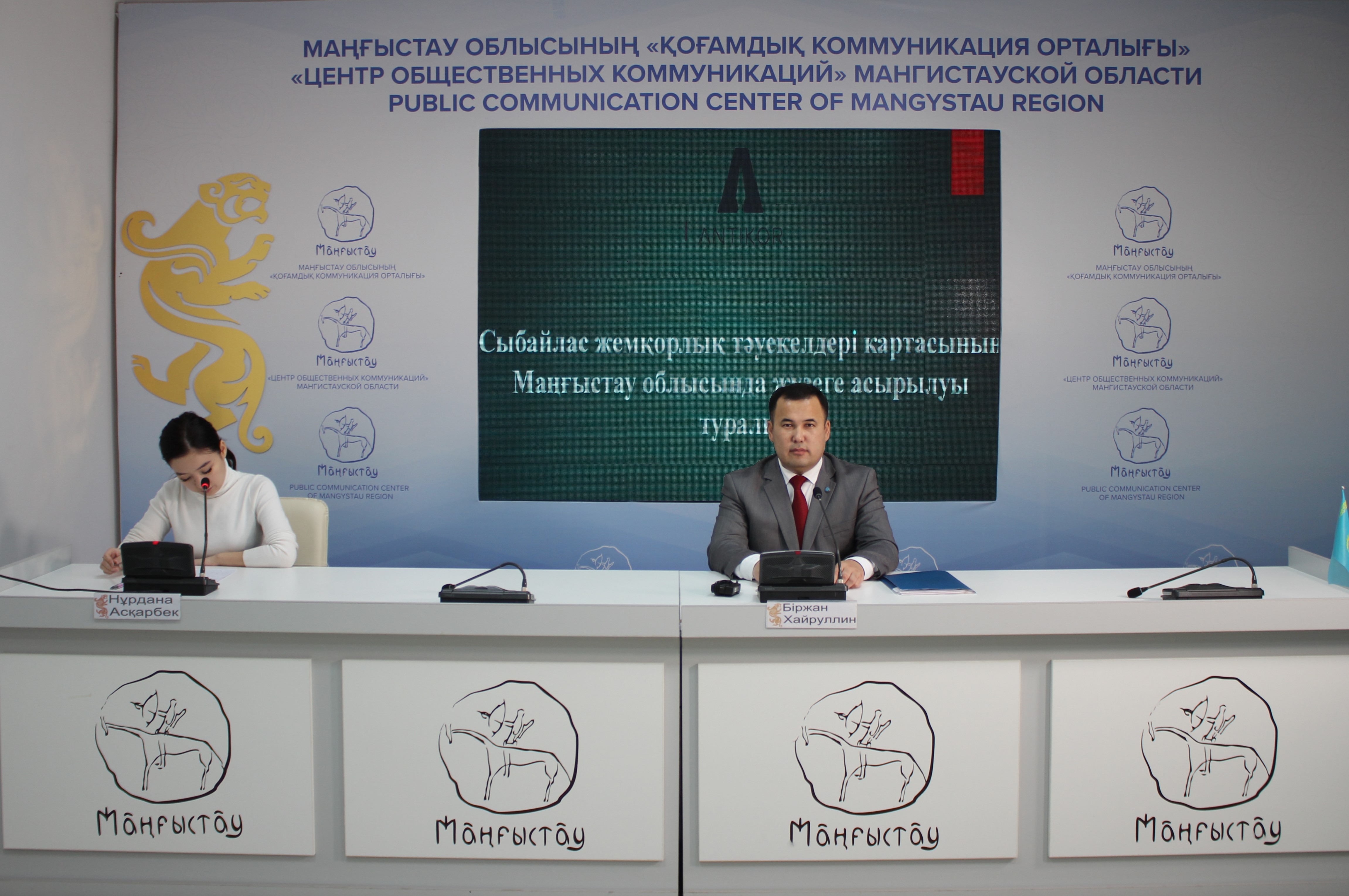 Дәрігердің науқасты сиқыған порно видеосы