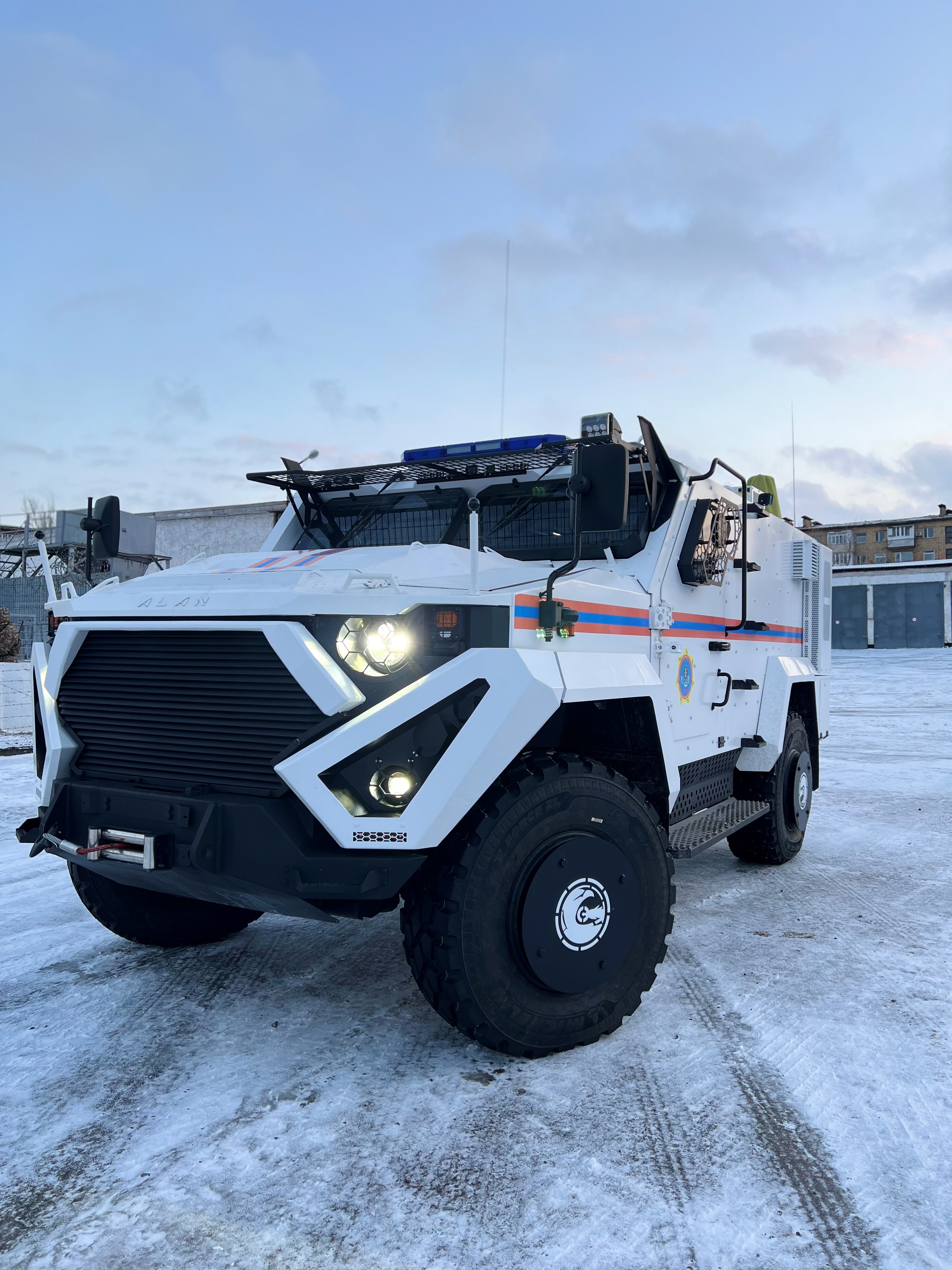 Жаңа "Алан-2" арнайы машиналары ТЖМ әскери бөлімдеріне берілді