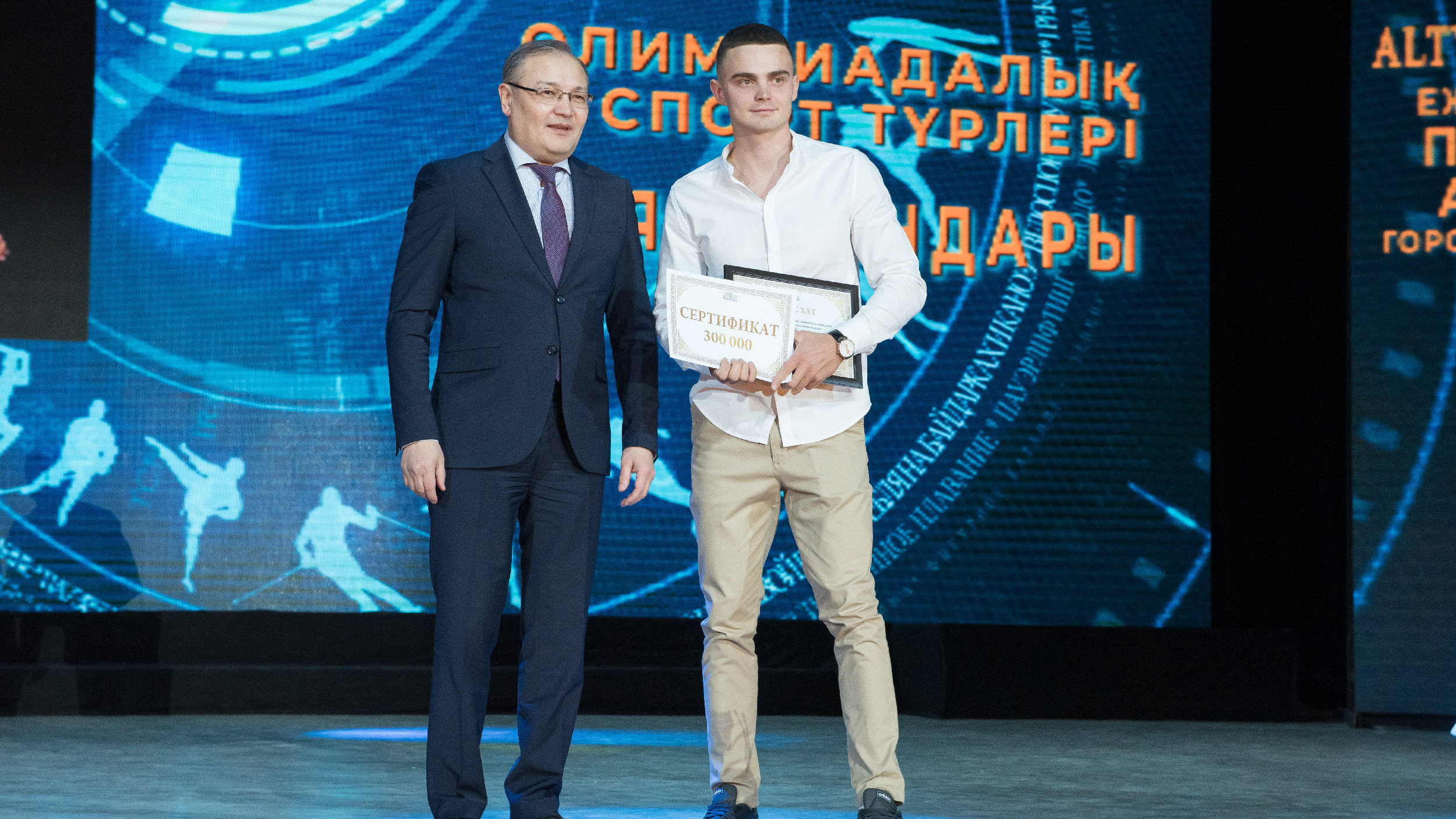 63 темиртауским спортсменам вручили премию акима города Altyn Samgay