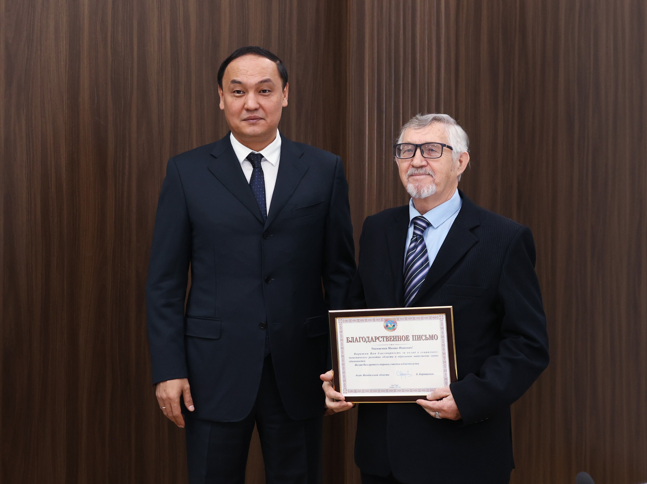 Облыс әкімі еңбек ардагерлерін марапаттады