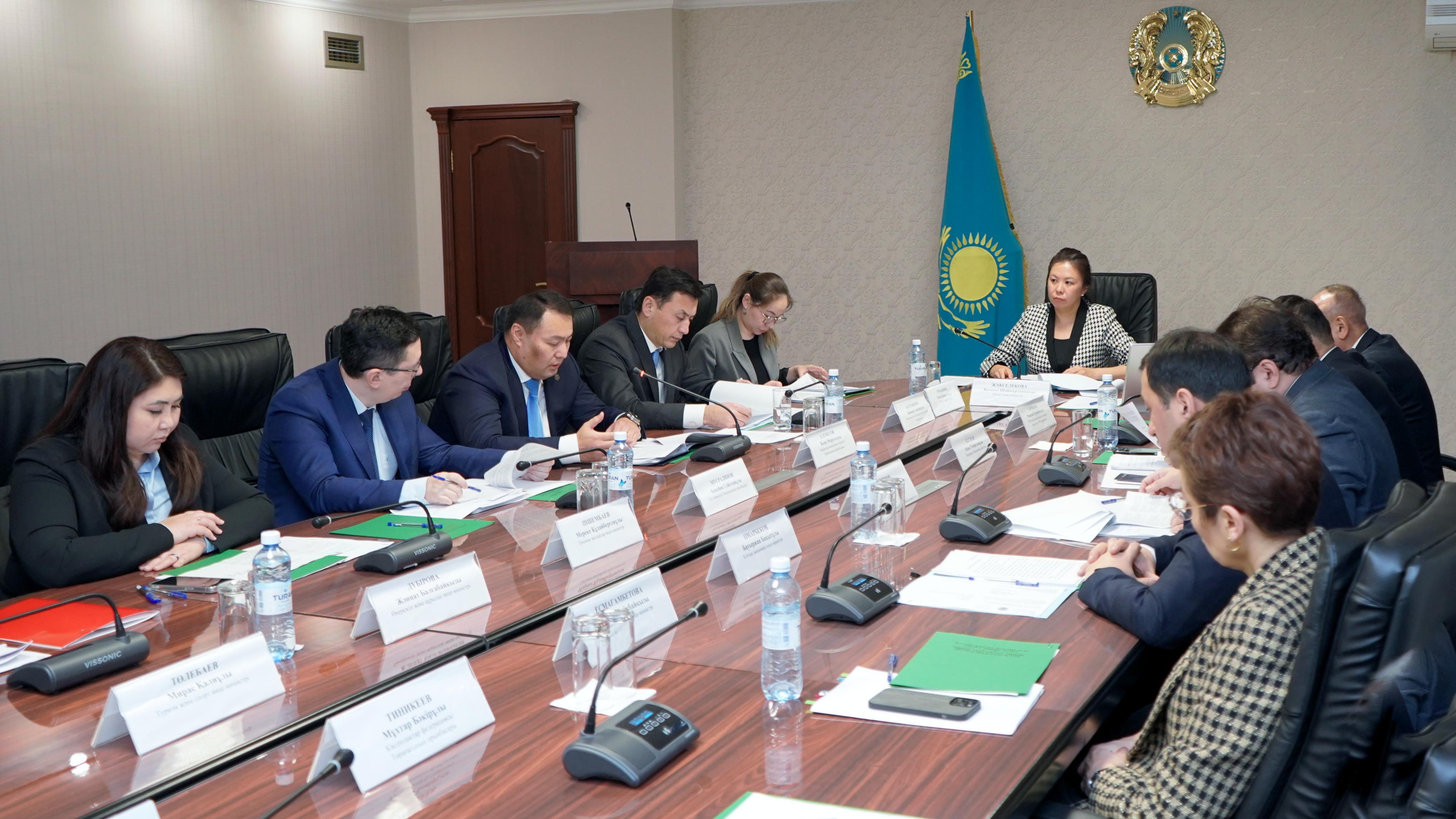 Әділет министрлігінде заң шығару қызметі мәселелері жөніндегі ведомстоаралық комиссияның кезекті отырысы өтті