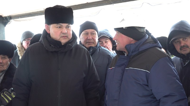 Сегодня строители моста через Бухтарминское водохранилище завершили работы по возведению технологической переправы.