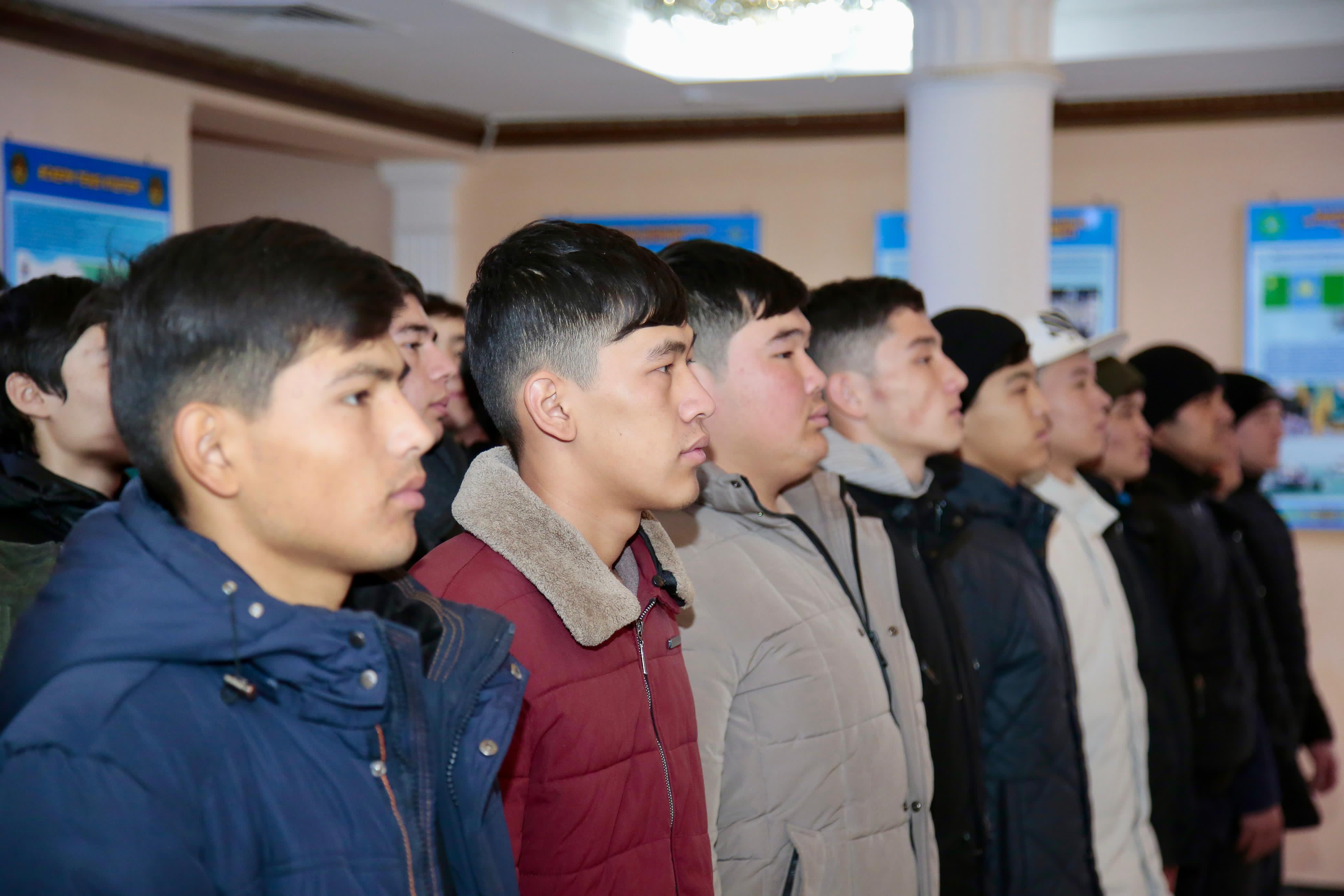 БИЫЛ ТҮРКІСТАН ОБЛЫСЫНАН 4500-ГЕ ЖУЫҚ АЗАМАТ ӘСКЕРГЕ АТТАНДЫ