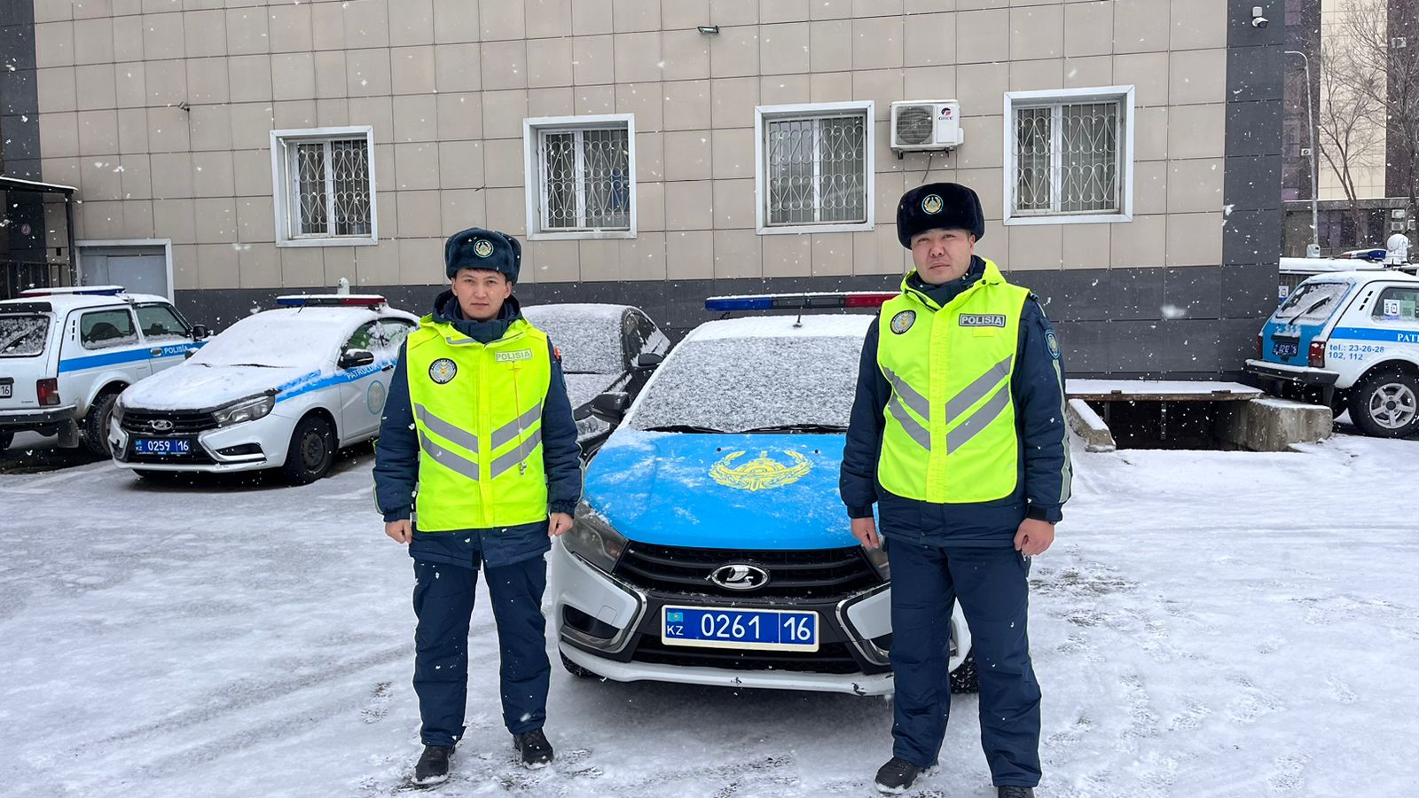 В Усть-Каменогорске полицейские спасли молодую девушку, которая намеревалась спрыгнуть с моста