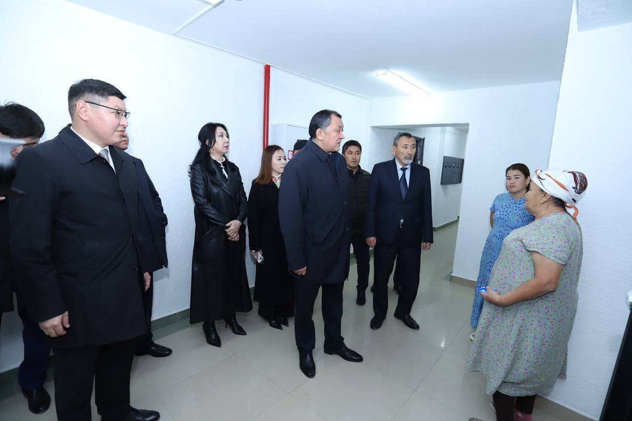 Ақтаудағы әлеуметтік жатақхана: Нұрлан Ноғаев жөндеу жұмыстарының барысымен танысты