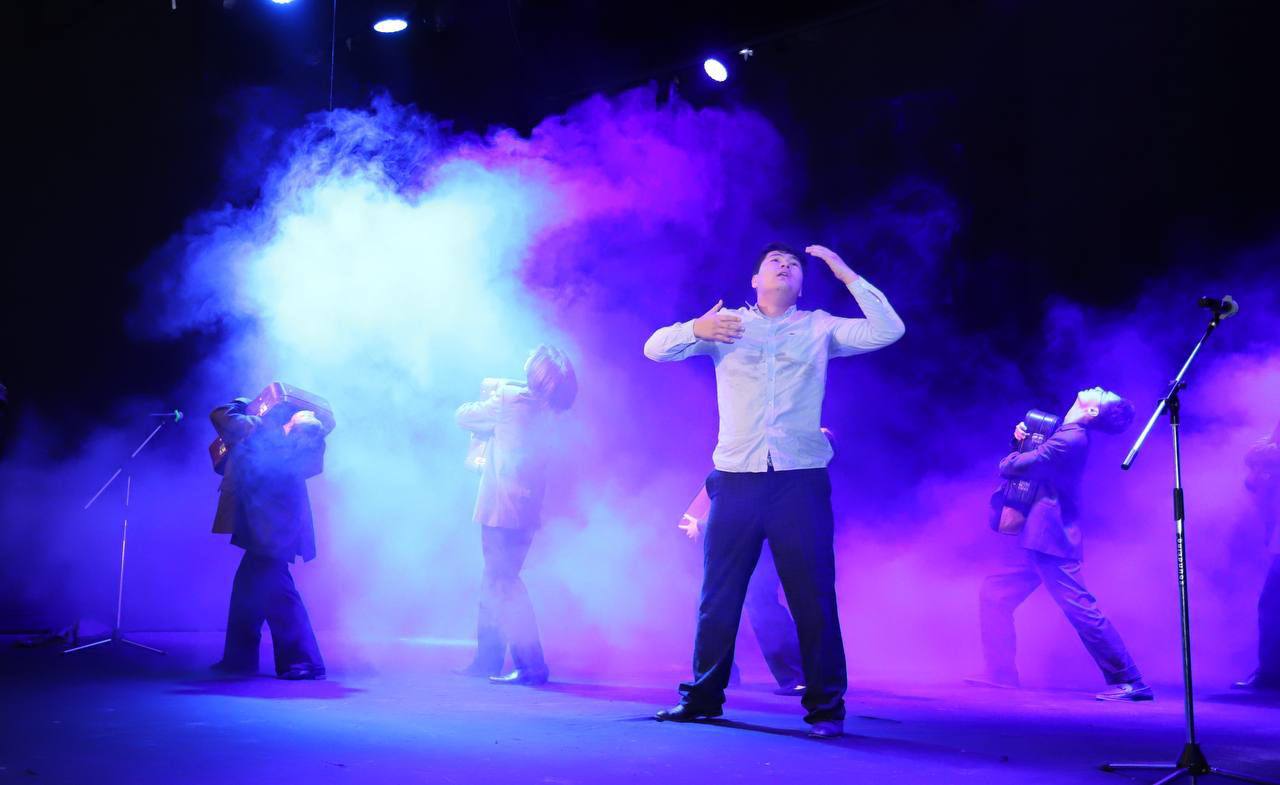 Маңғыстауда «Мен жастарға сенемін!» спектаклі сахналанды