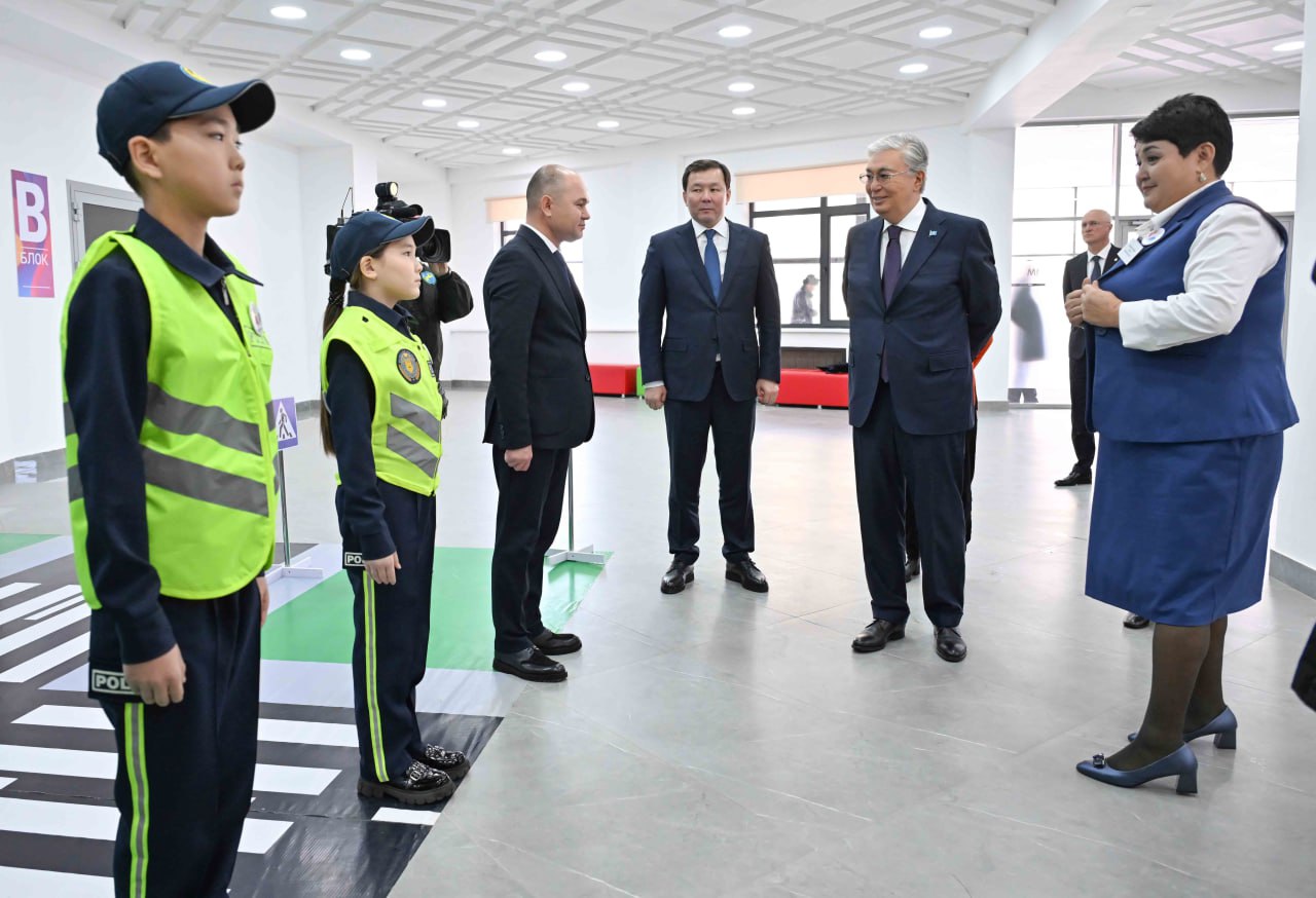 Қасым-Жомарт Тоқаев Smart Bilim мектеп-гимназиясын аралап көрді