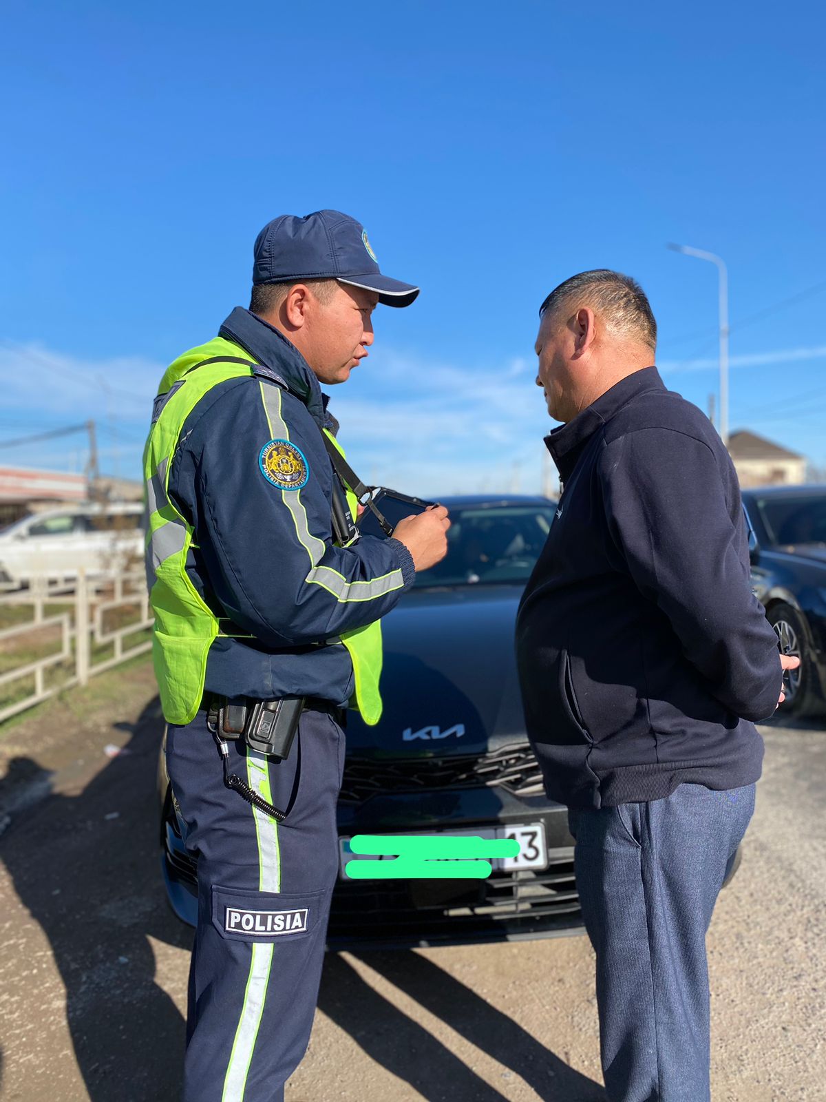 КЕЛЕСТІК ПОЛИЦЕЙЛЕР ЖОЛДА ЖҮРУ ҚАУІПСІЗДІГІН ҚАТАҢ САҚТАУДЫ ЕСКЕРТЕДІ