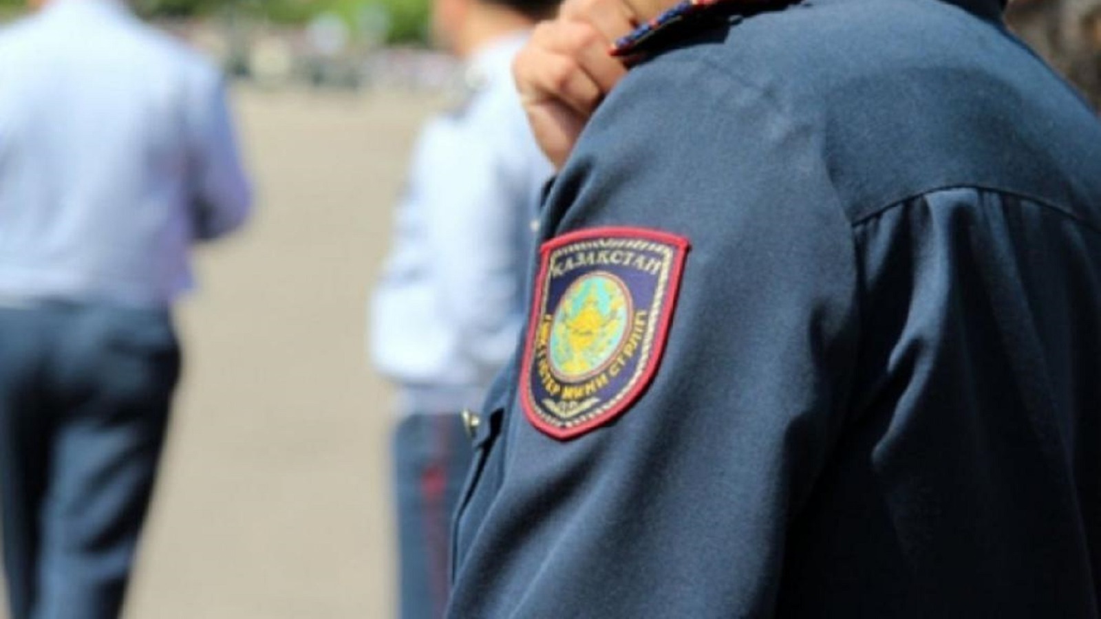 Ломали остановку и облицовку дома: очередных вандалов выявили в столице