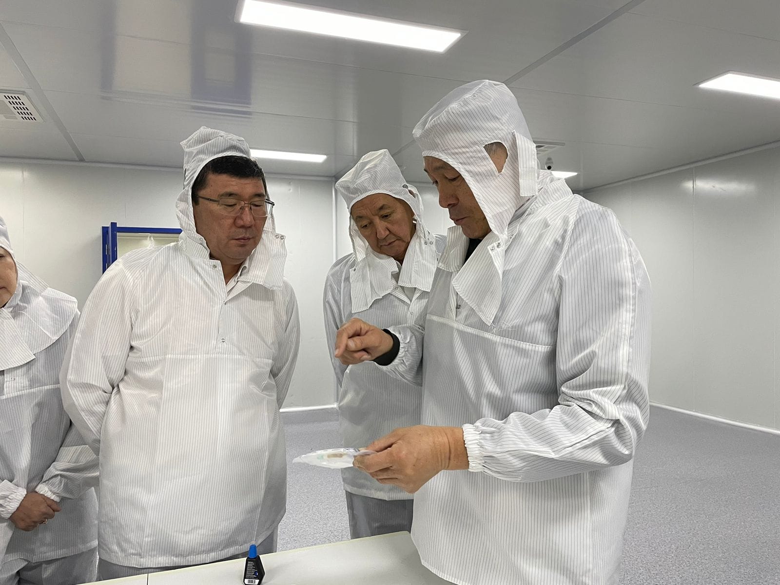 Вице-министр здравоохранения РК посетил завод «Super pharm»
