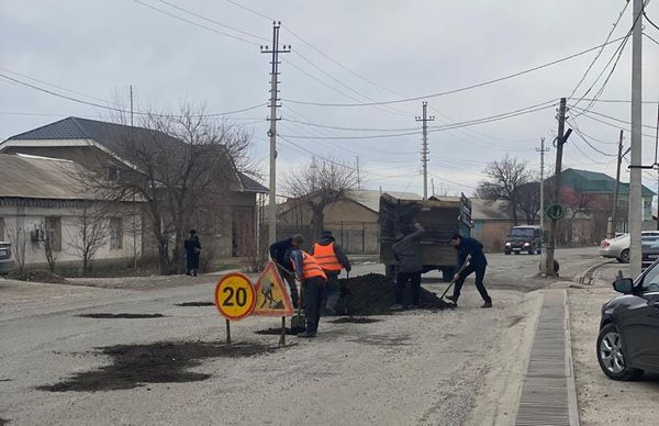 ШЫМКЕНТ: ЖАУЫН-ШАШЫННАН ОЙЫЛҒАН ЖОЛДАРДЫ ҚАЙТА ҚАЛПЫНА КЕЛТІРУ ЖҰМЫСТАРЫ БАСТАЛДЫ