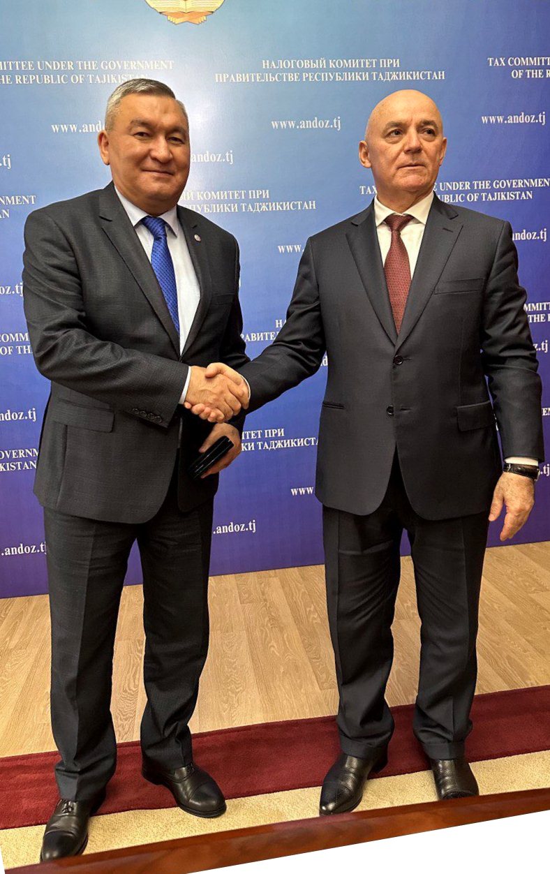 Посол Валихан Туреханов встретился  с Председателем Налогового комитета Нусратулло Давлатзода