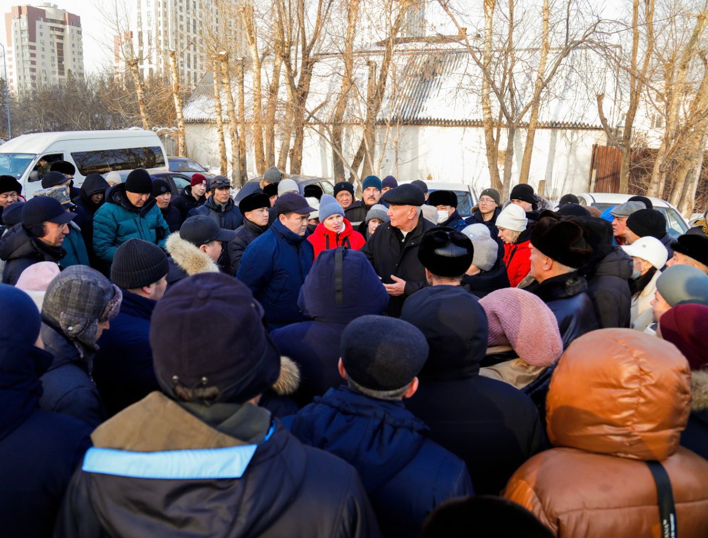Астана әкімі Шұбар шағын ауданының тұрғындарымен кездесті