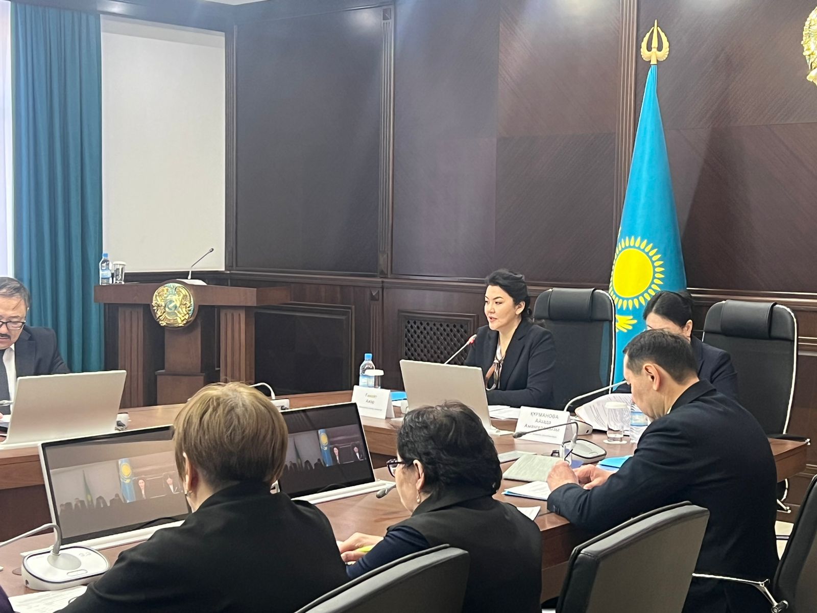 А. ҒИНИЯТ ПАВЛОДАР ОБЛЫСЫНЫҢ БАС ДӘРІГЕРЛЕРІМЕН ПРОБЛЕМАЛЫҚ МӘСЕЛЕЛЕРДІ ТАЛҚЫЛАДЫ