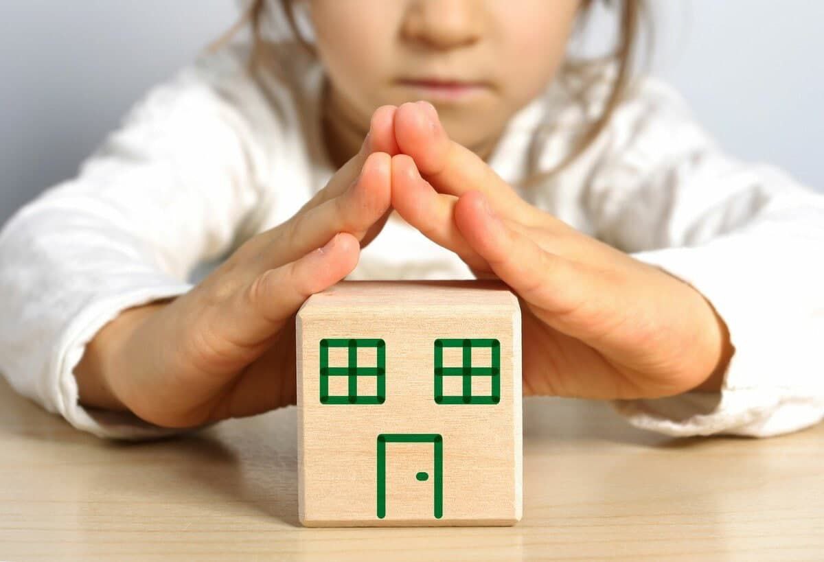 Жетім балдар тұғын үй кезегіне қойылды.