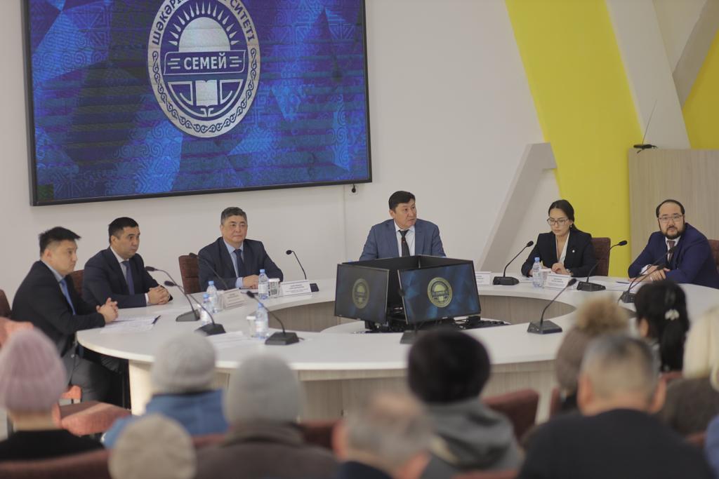 ҚР Сыбайлас жемқорлыққа қарсы іс-қимыл агенттігінің Превенция қызметінің басшысы Саян Ахметжанов Абай облысының кәсіпкерлерімен кездесті