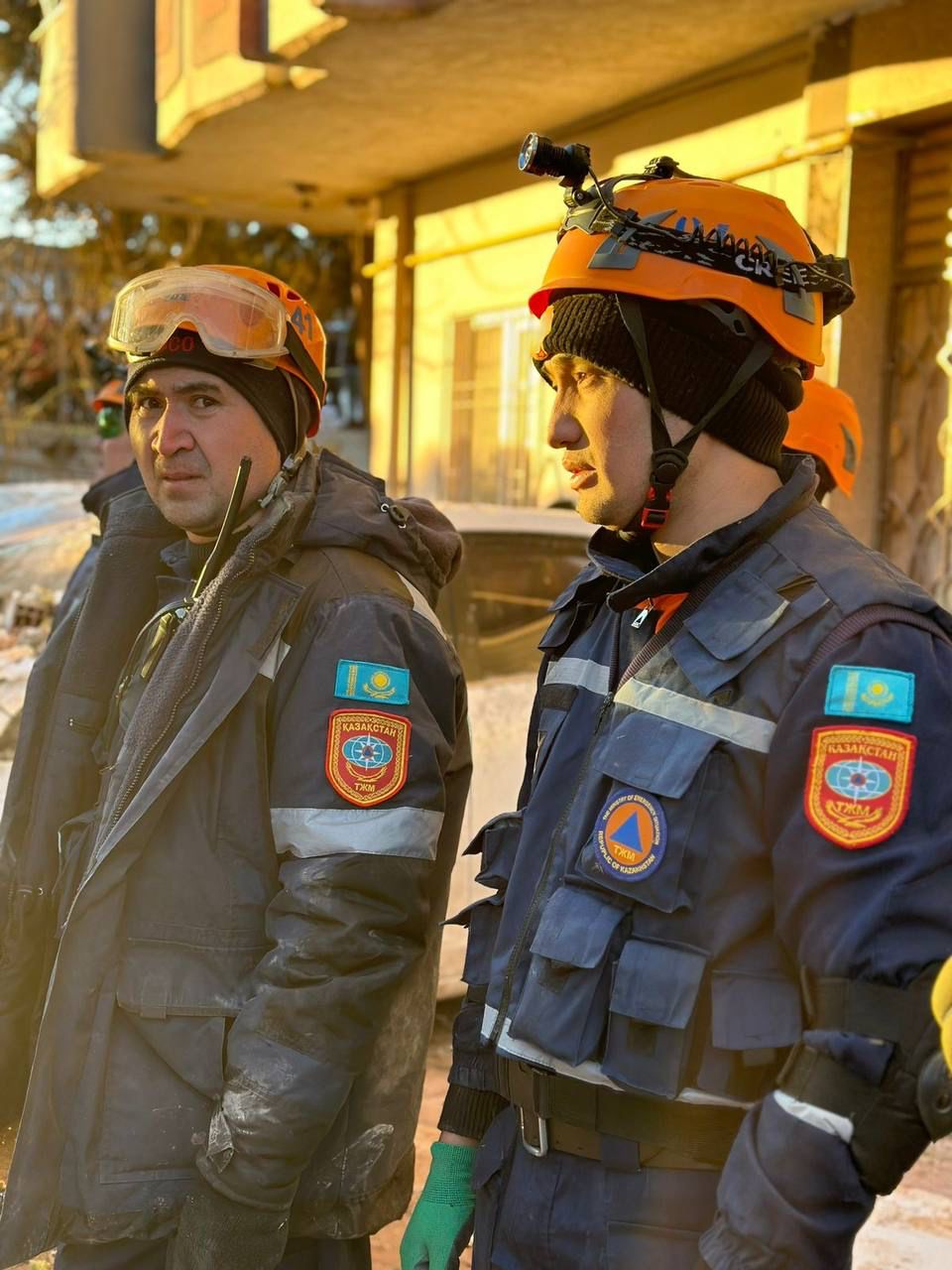 Спасатели МЧС, которые участвуют в поисково-спасательных  работах в Турции