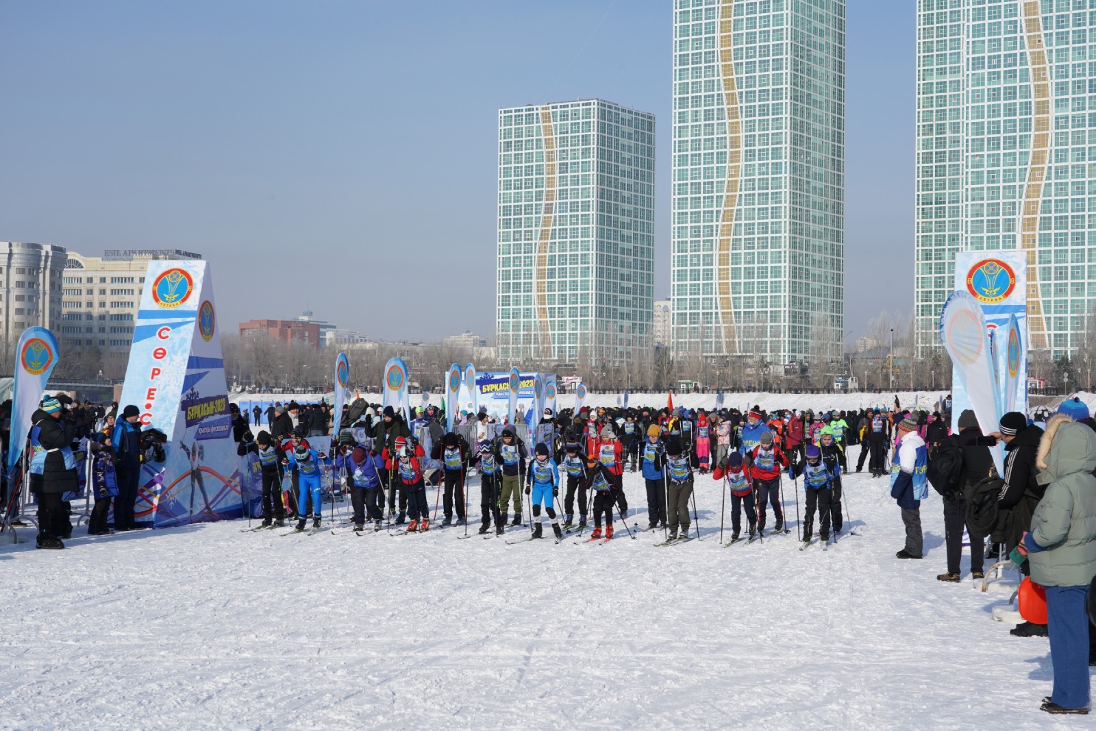 В Астане на реке Есиль проходит традиционный зимний фестиваль «Буркасын-2023»