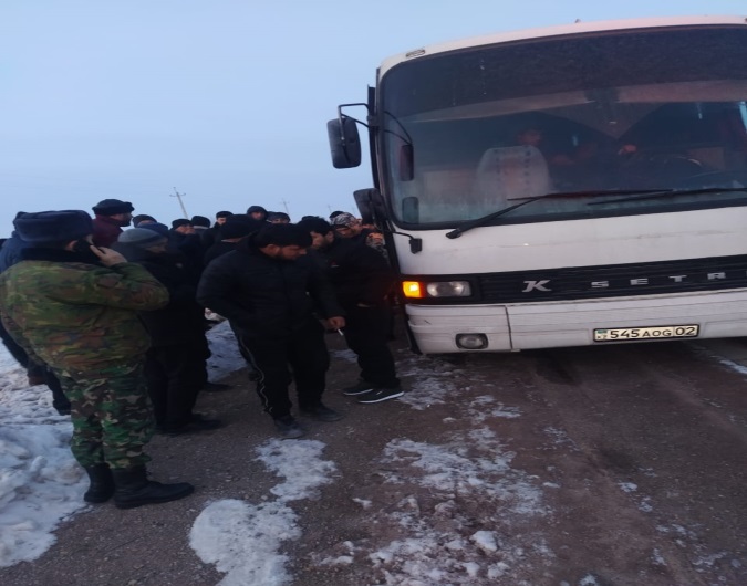 В Жуалынском районе из поломанного автобуса эвакуирован 51 человек