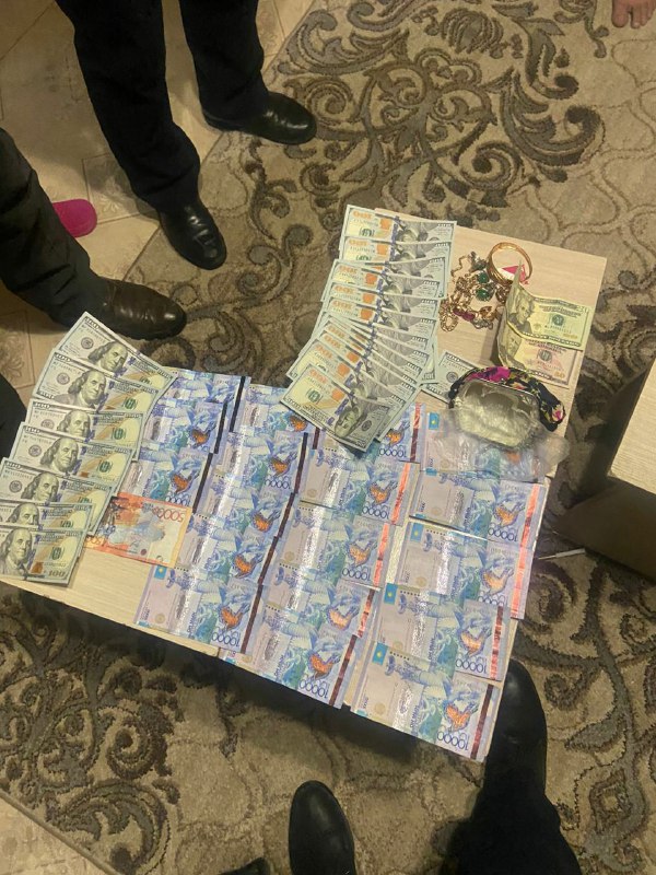 Неміс шопанымен жыныстық қатынасқа түскен қыз Шырынды есектің фотосы