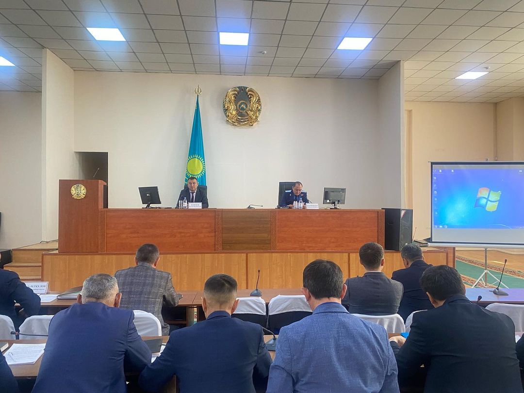 Сегодня по инициативе прокуратуры района Т. Рыскулова в отношении ситуации с преступностью, в том числе кража скота, мошенничество и дорожно-транспортных происшествий в направлении предупреждения и пресечения касательно актуальных вопросов правоохранительными и местными исполнительными органами состоялось межведомственное собрание с участием.