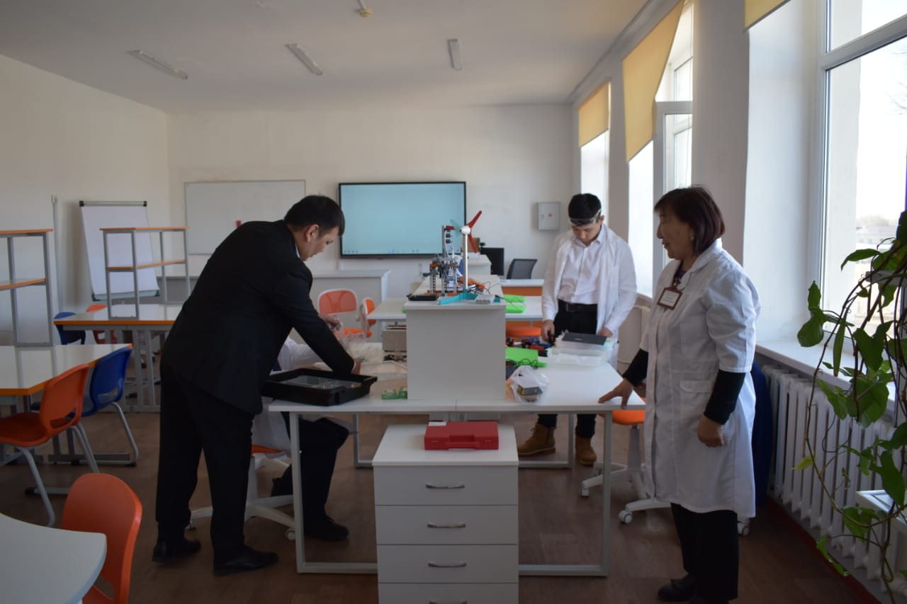 Жамбылда «Қазақстан халқына» қорының қолдауымен ауылдық тірек мектебі толықтай жабдықталды