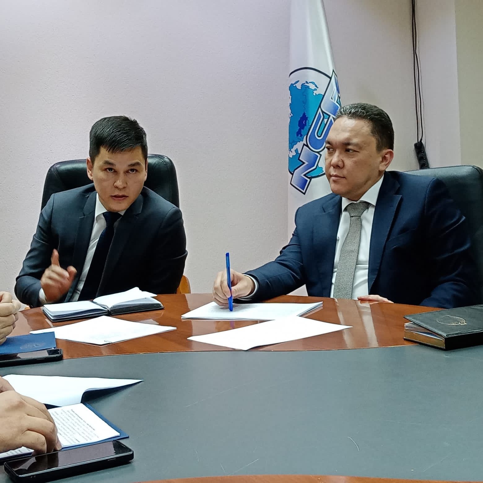 Аукционға арналған BDSM құлдары