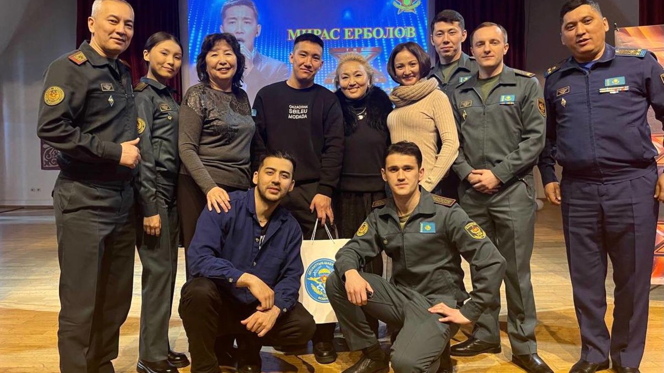 Алматы гарнизонында Х-Factor Kazakhstan тележобасының жеңімпазымен кездесу өтті