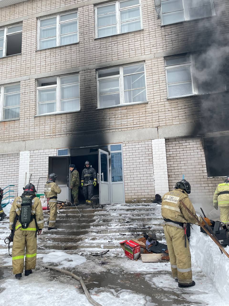 Өрт сөндірушілер жедел түрде Ақтөбе қаласының мектебінен 890 оқушы мен 60 ересек адамды эвуакациялады