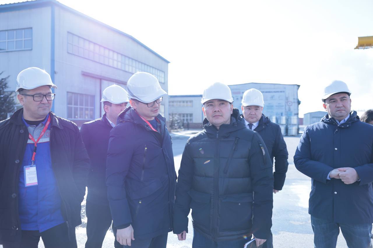 Министр нацэкономики посетил крупные промышленные объекты в Туркестанской области