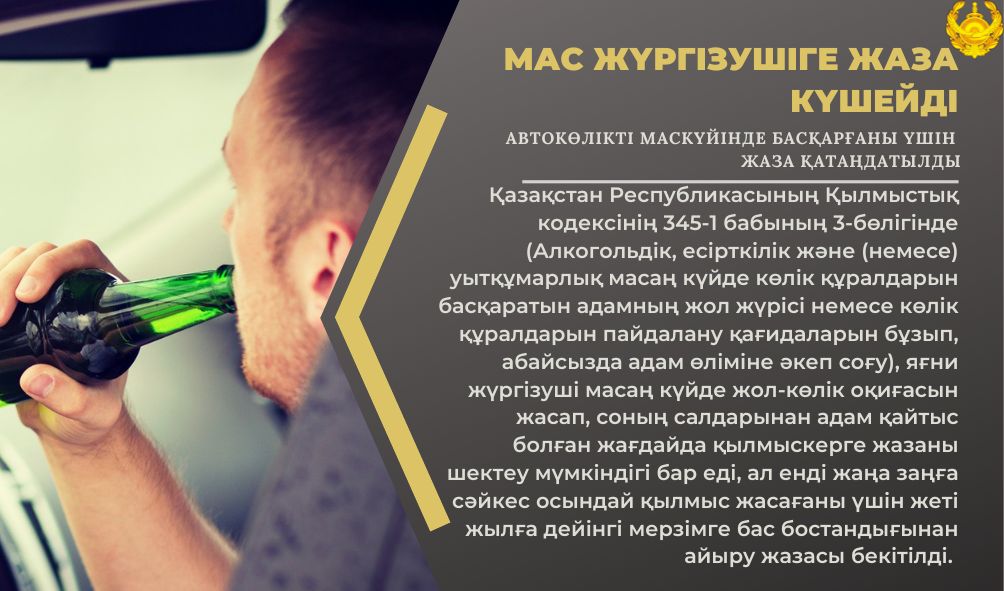 Бір жігіт компьютердің алдында дірілдеп жатыр Беті жоқ әдемі эротикалық фото