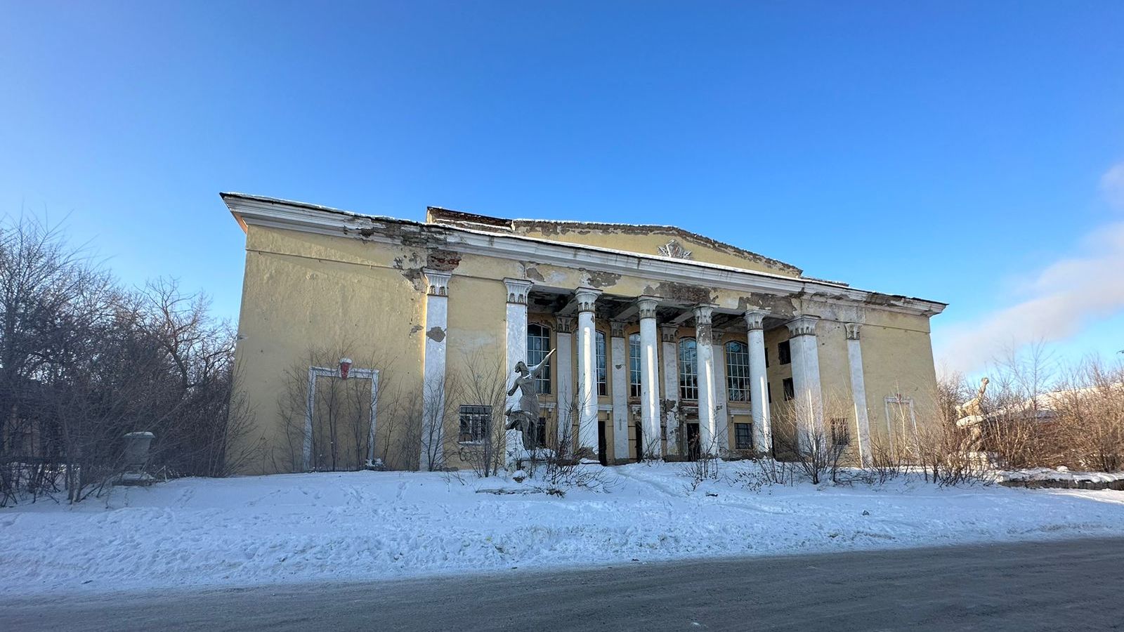 Старожилов Темиртау просят помочь в воссоздании облика здания Дворца культуры энергетиков
