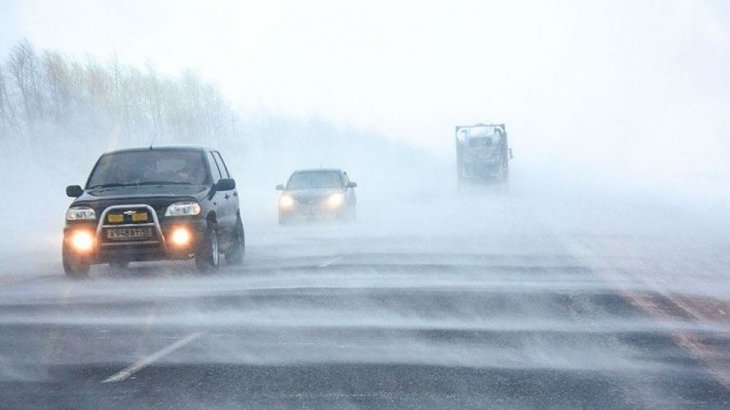 7 правил, спасающих автомобилистов от угрозы метели