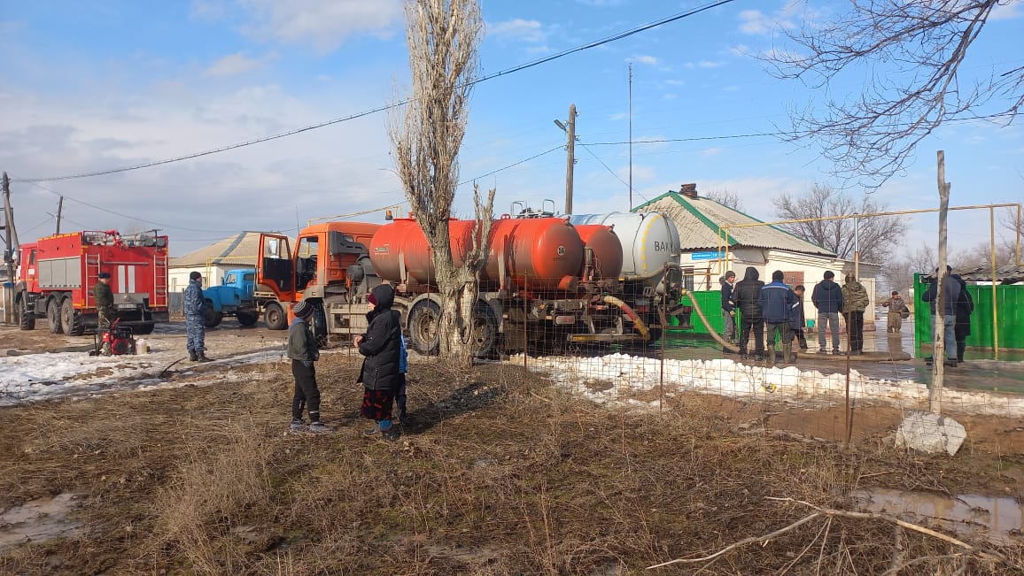 Жамбыл облысында аула аумағынан су жедел түрде шығарылуда