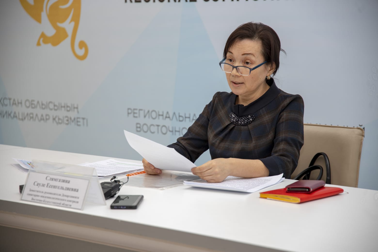 Өңірлік коммуникациялар қызметінің алаңында өткен брифинг барысында Шығыс Қазақстан облысы СЭБД басшысының орынбасары Сауле  Слямғазина  туберкулезге, дифтерияға, полиомиелитке, қызылшаға, эпидемиялық паротитке, қызамыққа, сіреспеге, көкжөтелге, В гепатитіне, гемофильді жұқпаға және пневмококк жұқпасына қарсы егу міндетті болып табылатынын хабарлады.